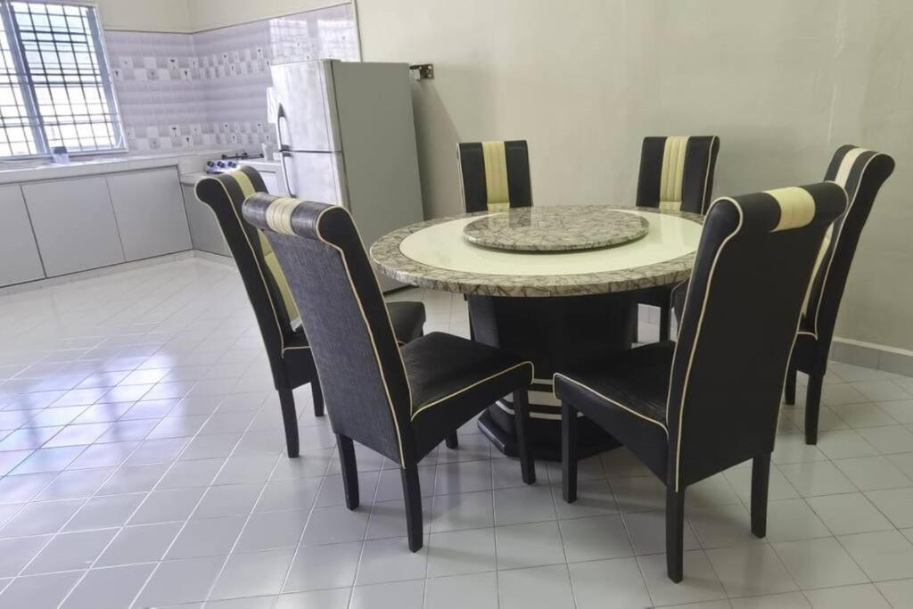 Mersing Spacious 3Bedroom With Free Parking Space Exterior photo